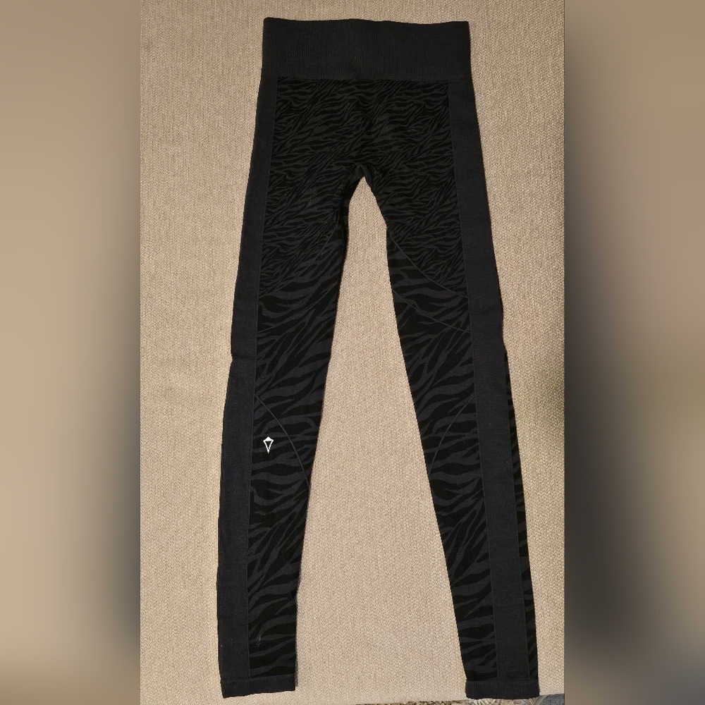 Ivivva Leggings/ Base Layer Girls Size 8